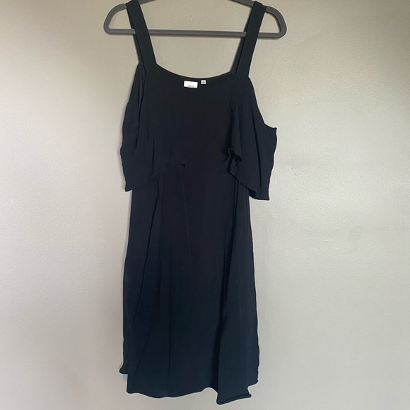 Black Aritzia Dress with drop flutter sleeves - Picture 4 of 4